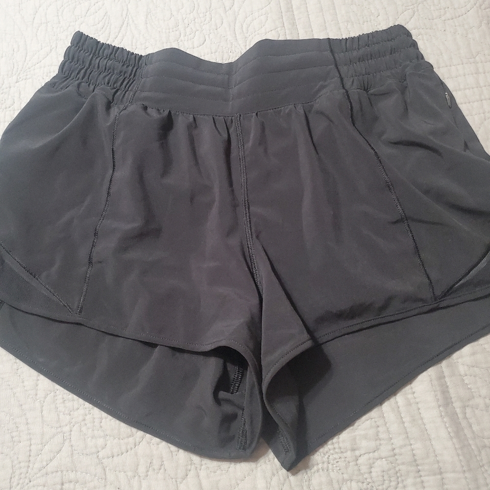 Lululemon Hotty Hot shorts 2.5", sz 8, black